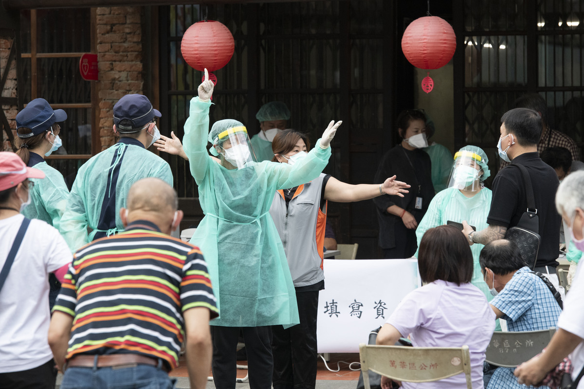 [問卦] 超前部屬了什麼? 沒快篩 沒疫苗 沒分配