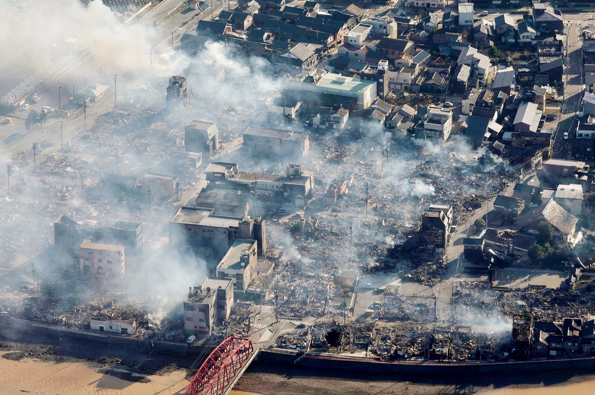 【圖文】日本能登半島7.6強震：24小時內48死，餘震、大火、海嘯威脅下，全國動員搶進災區 - 報導者 The Reporter