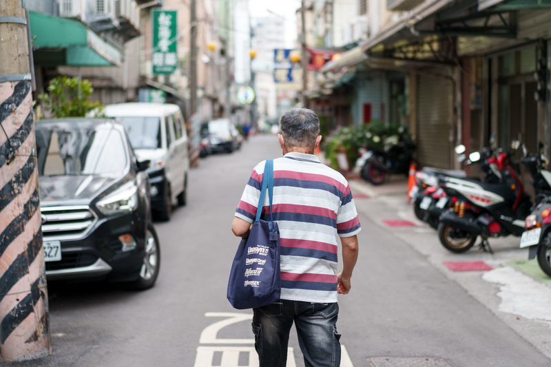 陳嘉瑋勤跑社區、照顧居家病人，認為安寧家屋是社區安寧理想藍圖的一部分。（攝影／黃世澤）