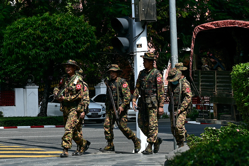 政變、緬軍、倒戈的軍人們