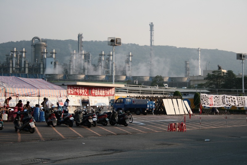 投書、半屏山、野望、護國神山