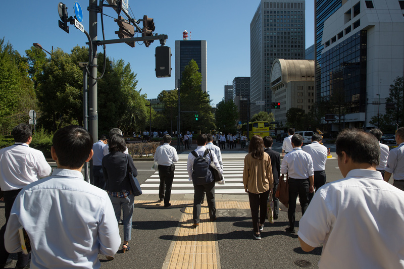 動搖日本國本的「黑霞關」危機：最菁英的國家公務員，也爬不出集體過勞地獄