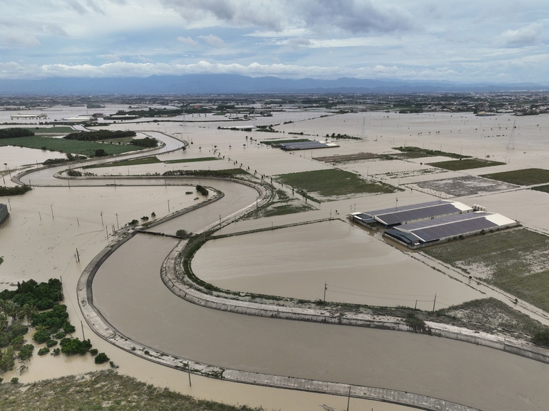 凱米颱風帶來致災性暴雨，造成八掌溪菁寮段溢堤，至2024年7月27日，菁寮大排附近的水仍未退去。（攝影／林韋言）