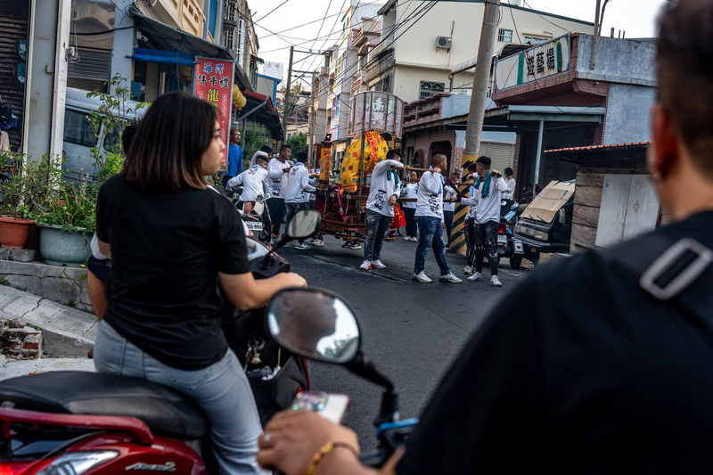 抵達小琉球這天，島上正舉行遶境活動。（攝影／陳曉威）